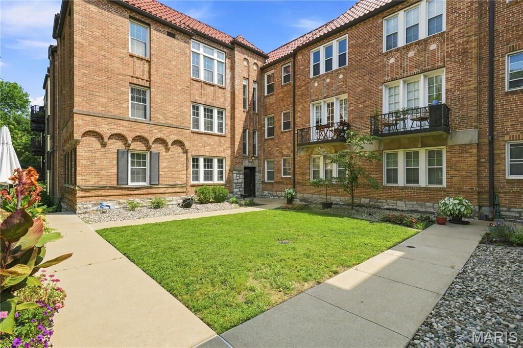 Property Photo: 7530 Cromwell Drive 1N MO 63105