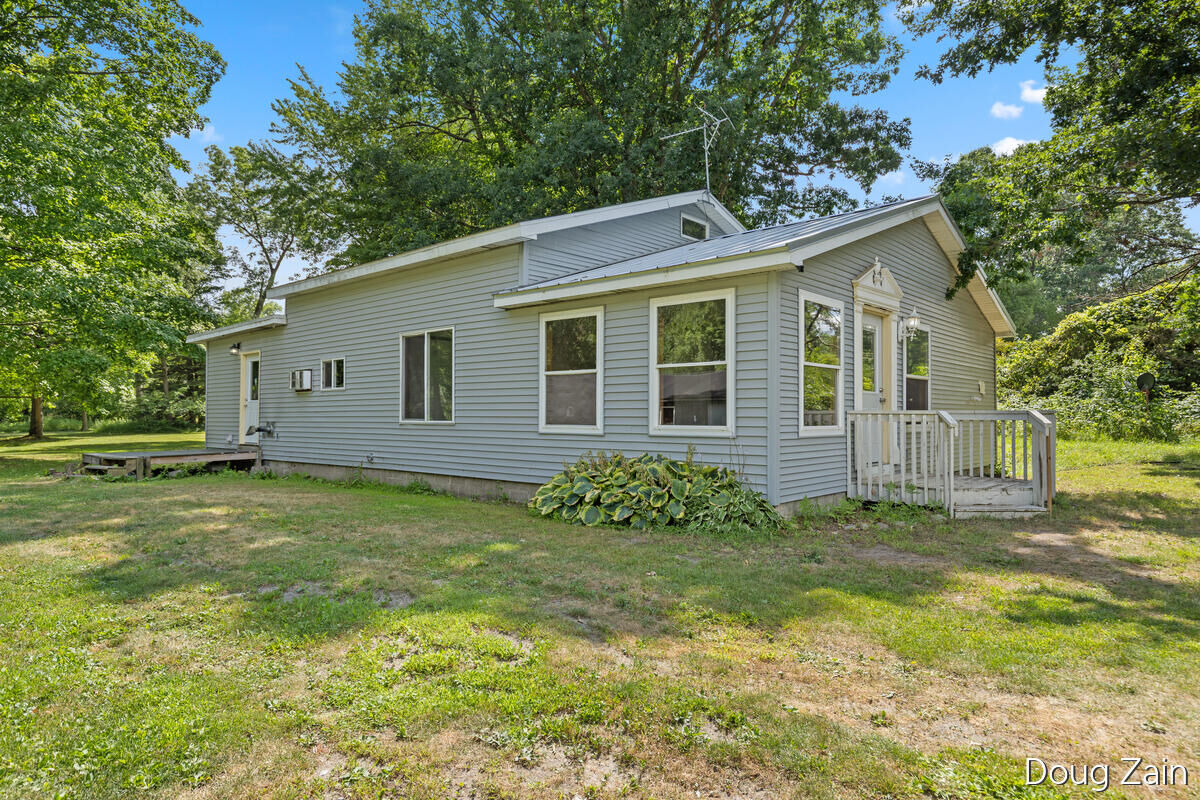 Property Photo: 10680 15 Mile Road NE MI 49319