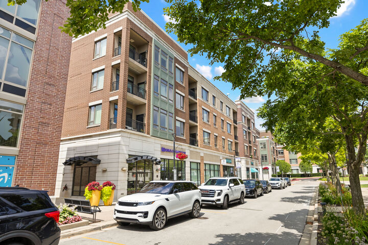 Property Photo: 801 Village Center Drive 302 IL 60527
