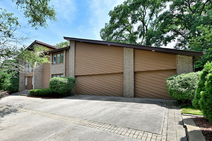 Property Photo: 2005 Mallard Drive IL 60062