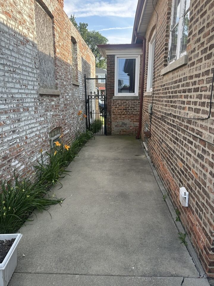 Property Photo: 1748 E 83rd Street E IL 60617