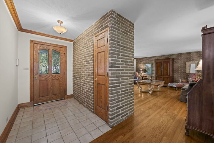 Property Photo: 2285 Thorntree Lane IL 60067