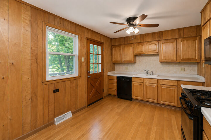 Property Photo: 8719 Willow Road IL 60457