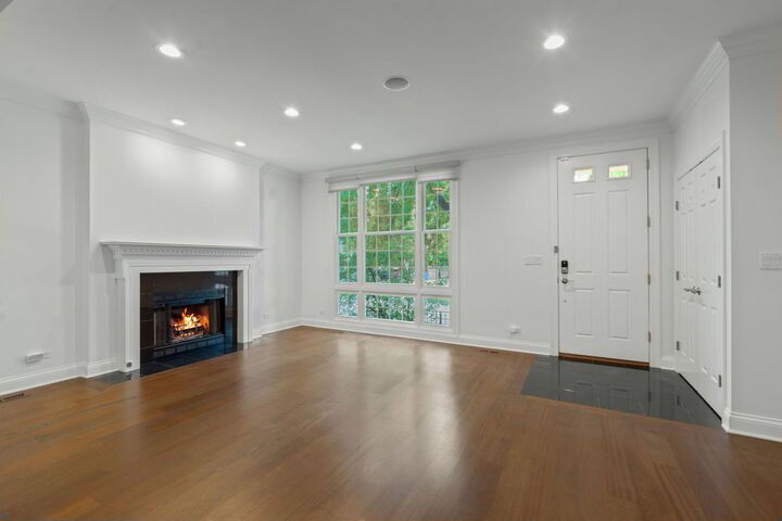 Property Photo: 1818 W Barry Avenue IL 60657