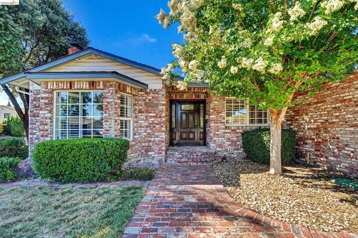 Property Photo:  4793 Woodthrush Ct  CA 94566 