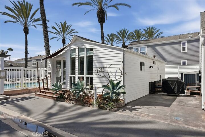 Property Photo:  30 Bolivar  CA 92663 