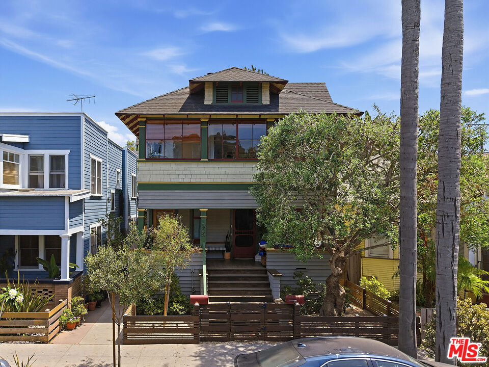 Property Photo: 218 Horizon Avenue CA 90291