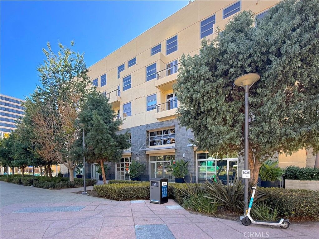 Property Photo:  133 The Promenade N 107  CA 90802 