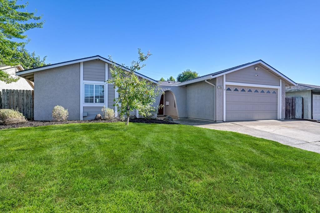 Property Photo: 7359 Candlelight Way CA 95621