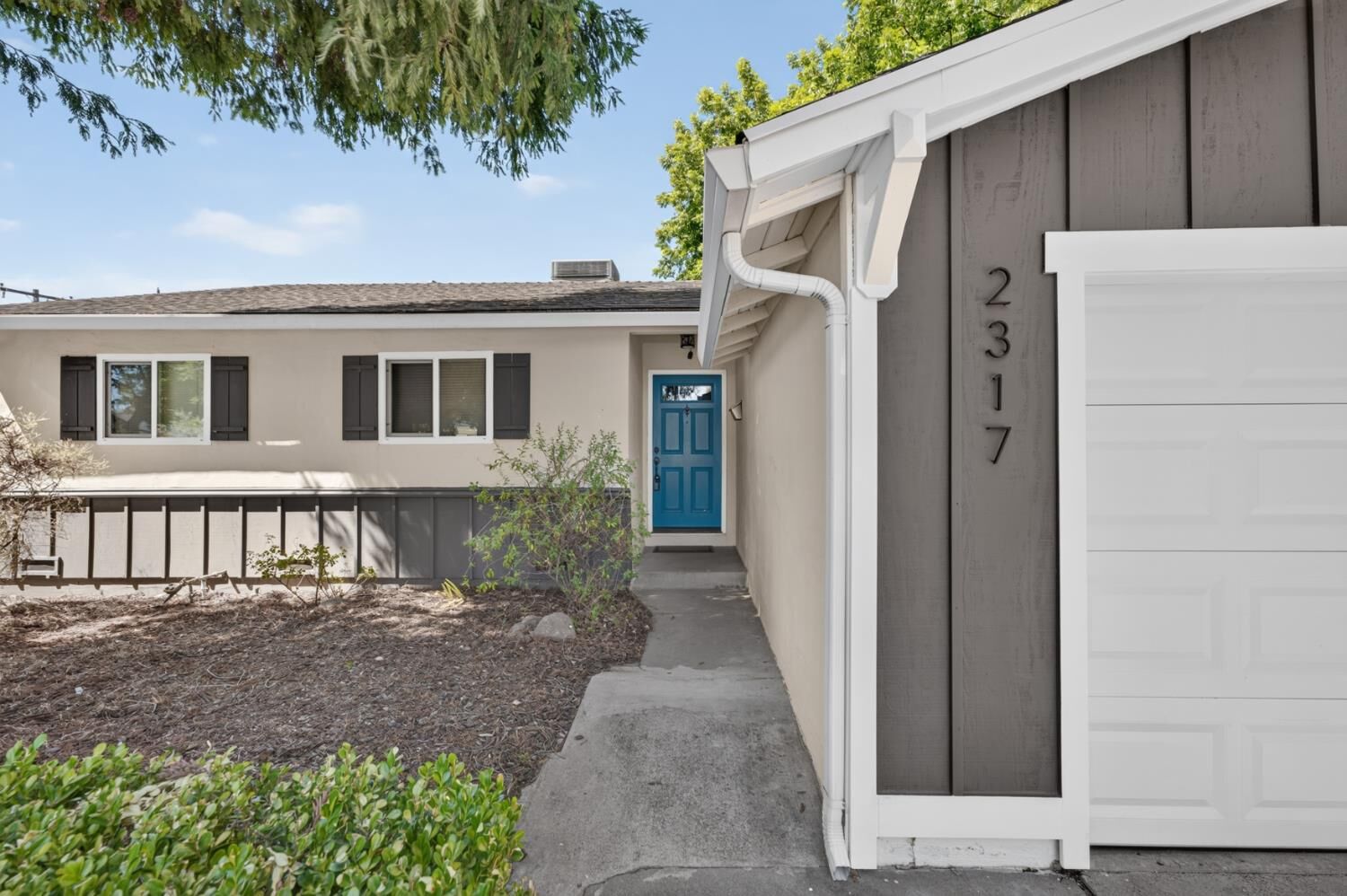 Property Photo:  2317 Lansing Way  CA 95825 