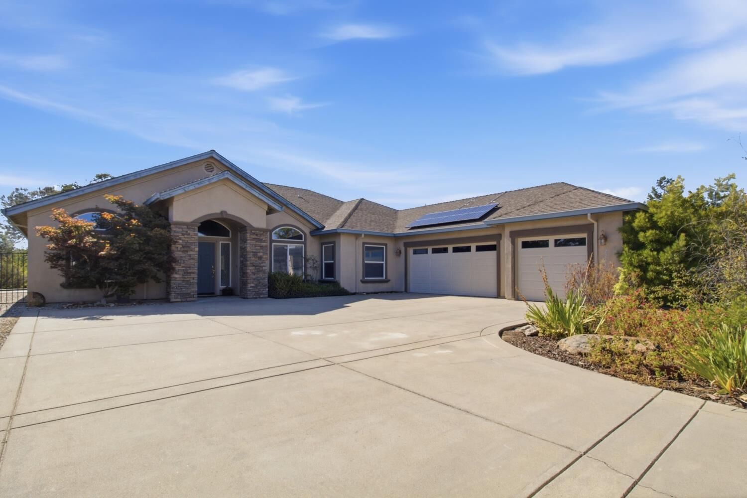 Property Photo:  2246 Lakeview Circle  CA 95252 