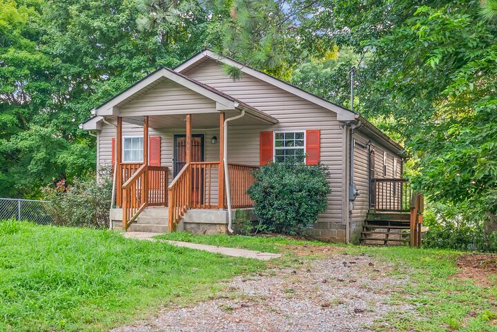Property Photo: 966 Greenwood Ave TN 37040