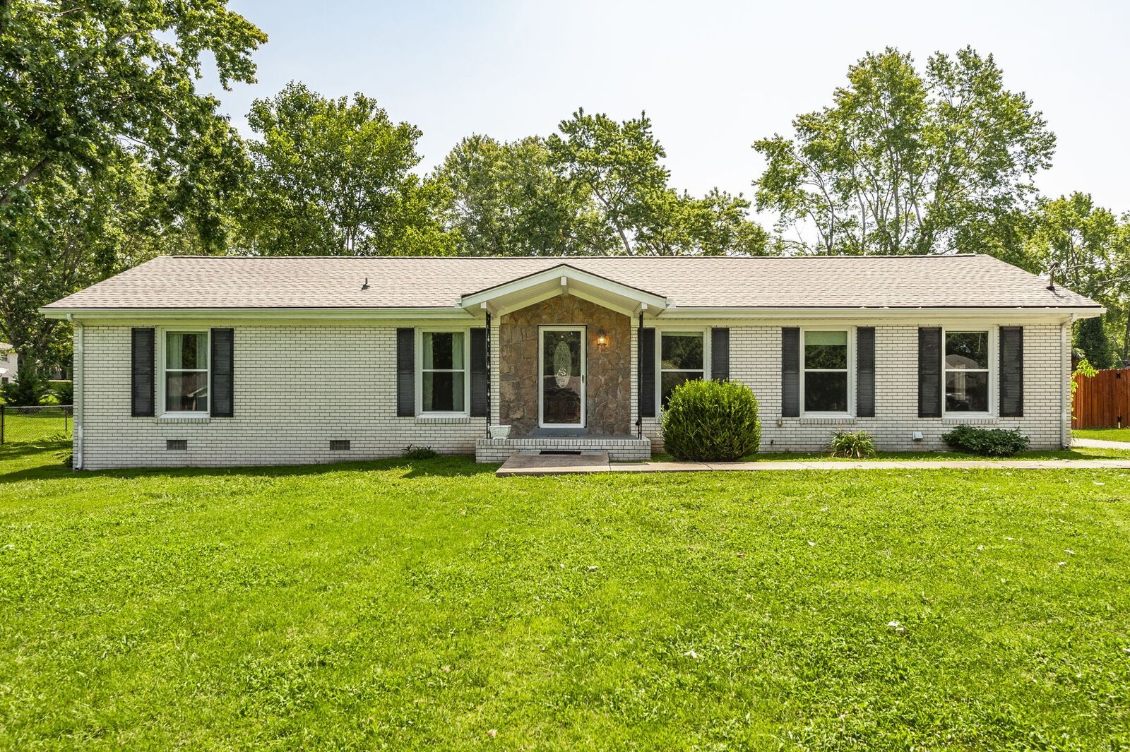 Property Photo: 840 Britton Ave TN 37066