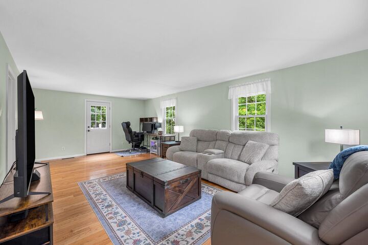 Property Photo: 16 Cindy Avenue NH 03079