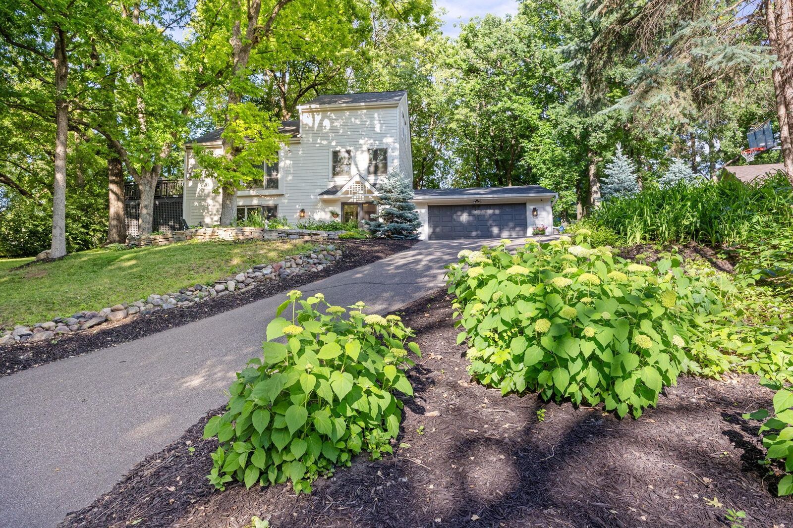 Property Photo: 5370 Shady Hills Circle MN 55331