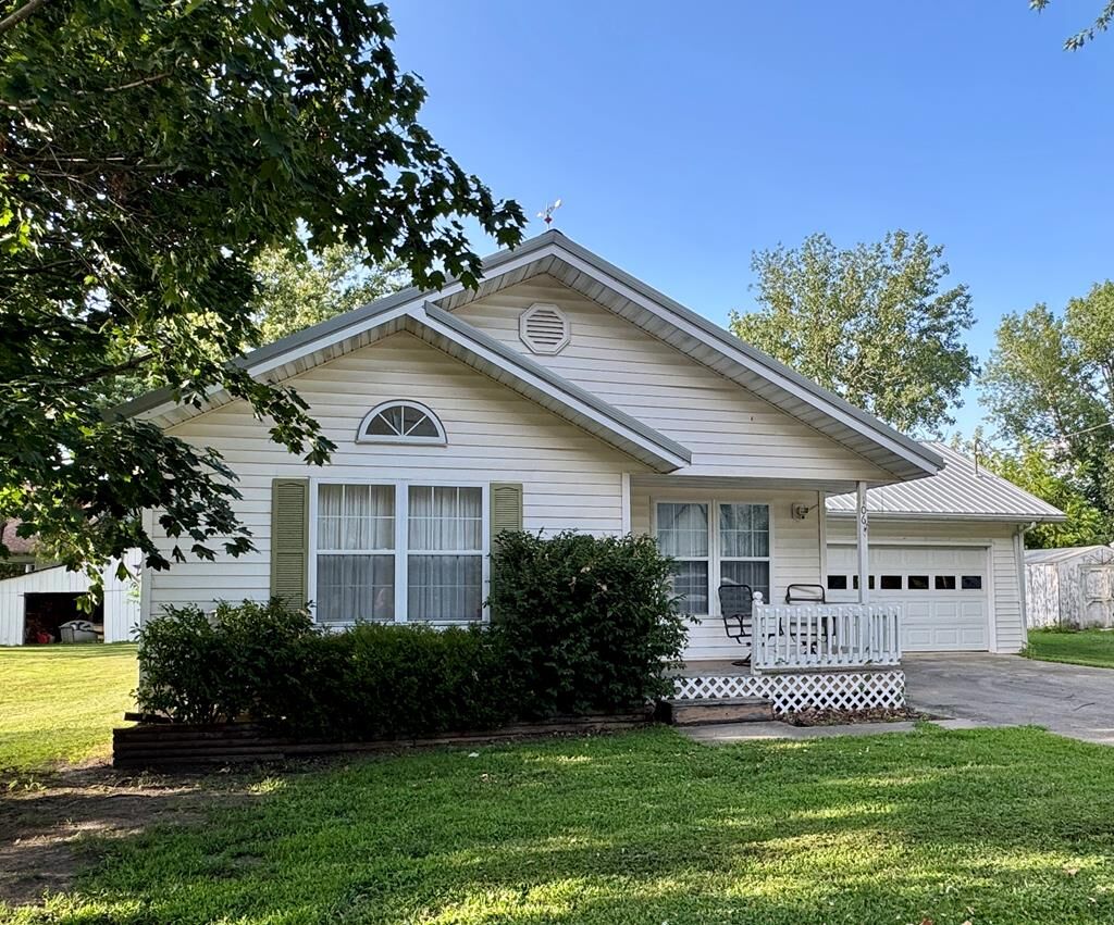 Property Photo: 106 E Fifth Street MO 63545