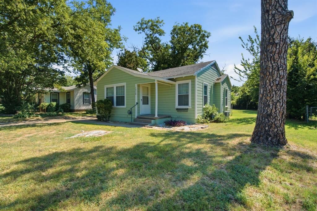 Property Photo:  1310 Oliver Street  TX 76086 