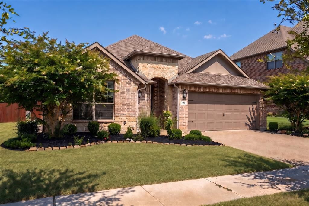Property Photo:  3913 Roxbury Street  TX 76210 