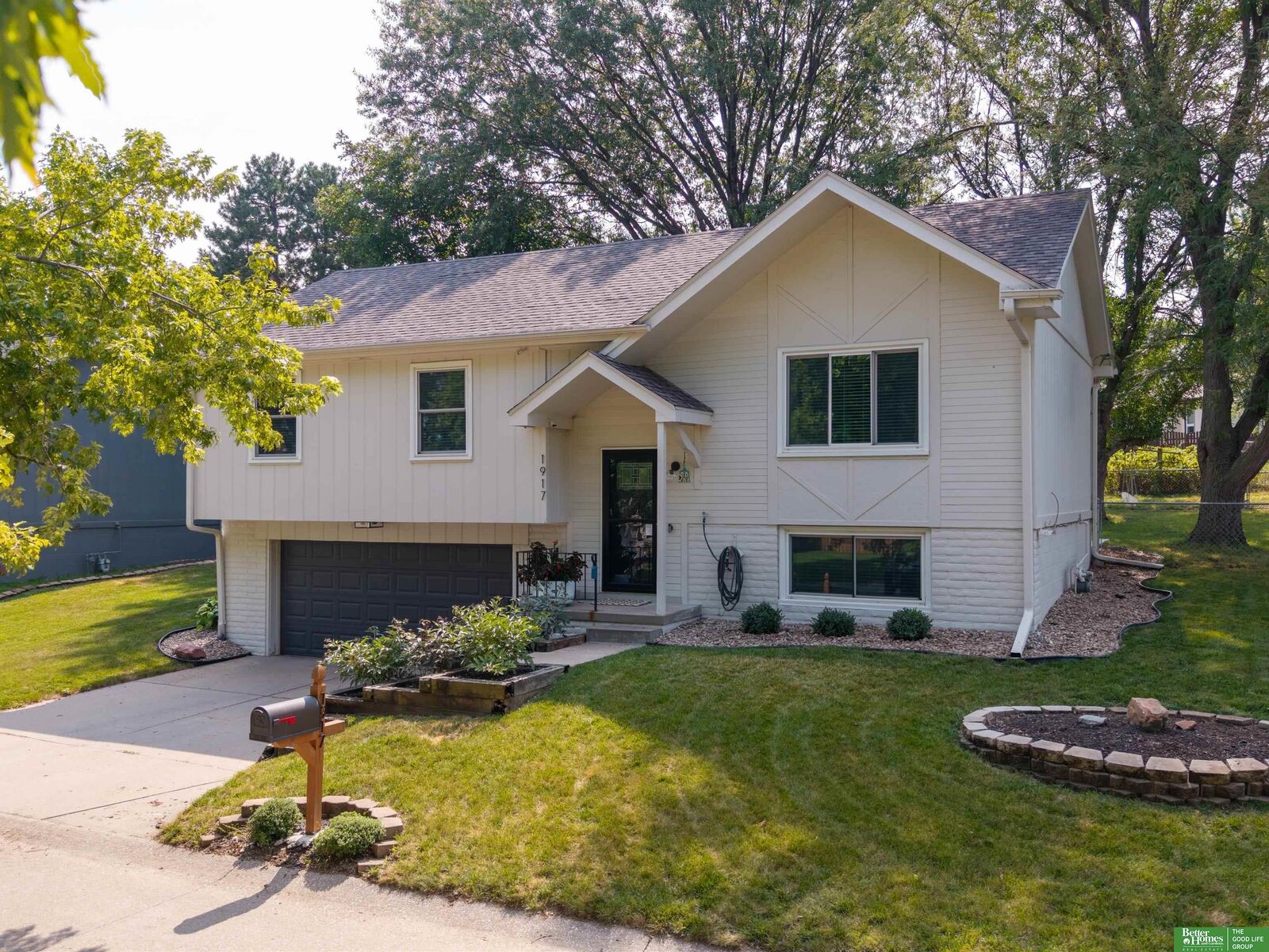 Property Photo:  1917 N 152nd Plaza  NE 68154 