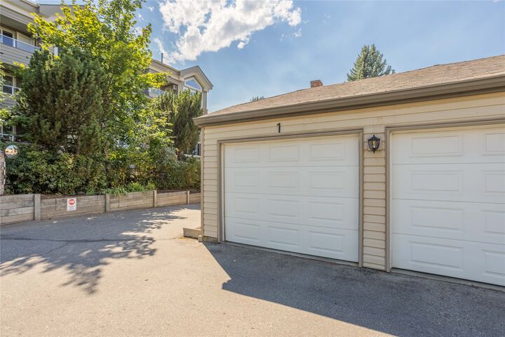 Property Photo: 1675 Thayer Court 1 BC V1Y 8M2