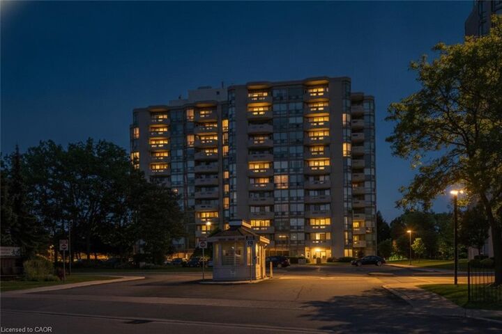 Property Photo: 5080 Pinedale Avenue 1001 ON L7L 5V7
