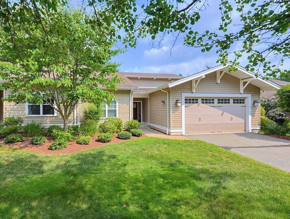 Property Photo:  7 Walden Way 7  MA 01757 