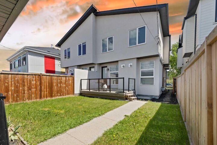 Property Photo: 2807 36 Street SW AB T3E 2Z9