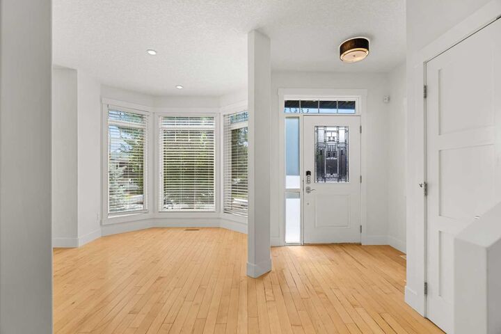 Property Photo:  4828 20 Avenue NW  AB T3B 0V3 