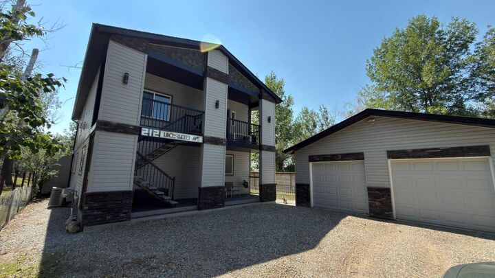 212 Underwood Avenue — photo 1