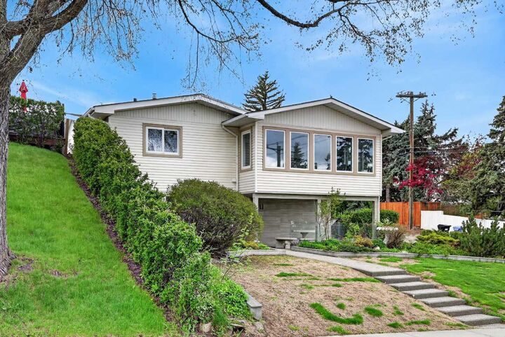Property Photo: 11 Selkirk Drive SW AB T2W 0M3