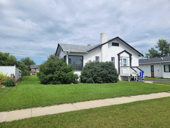 Property Photo: 5105 Windsor Avenue AB T0C 1C0