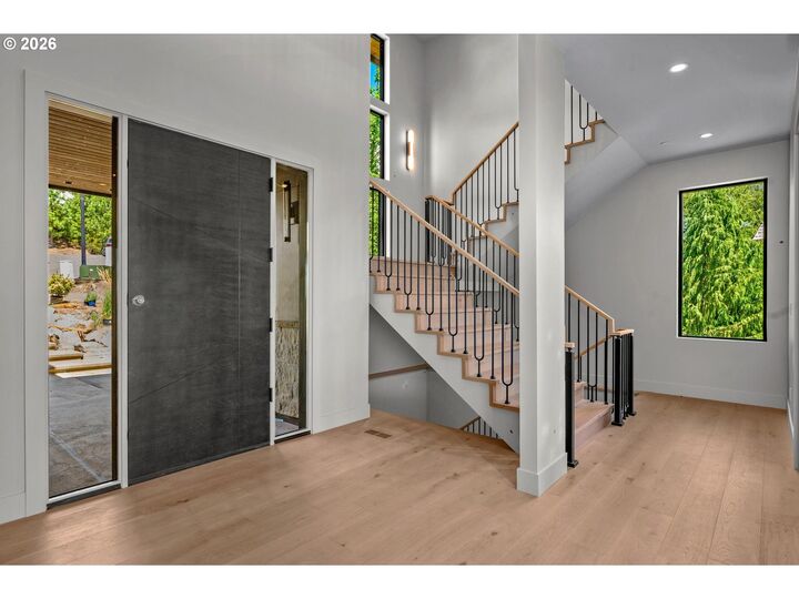 Property Photo: 4018 NW McGrath Ct OR 97229