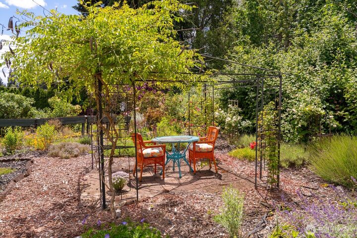 Property Photo: 1121 244th Street SW 19 WA 98021