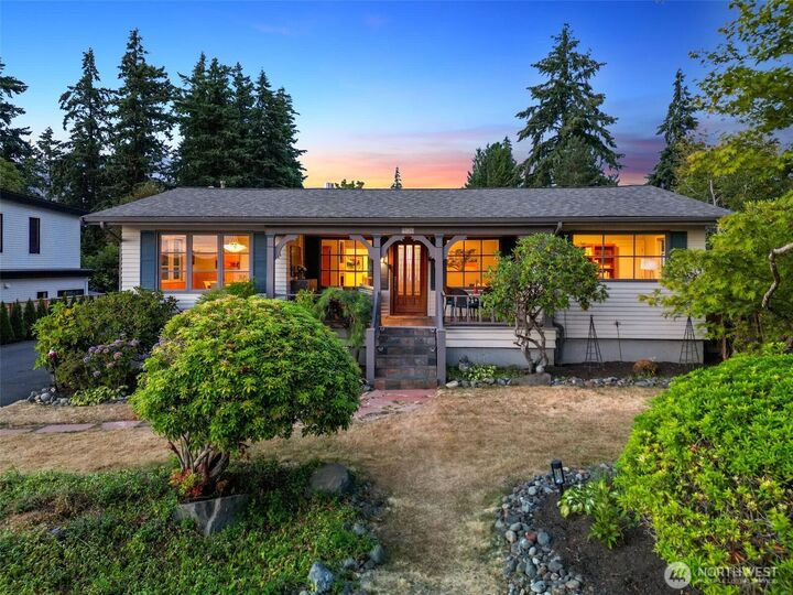 Property Photo: 916 18th Avenue W WA 98033