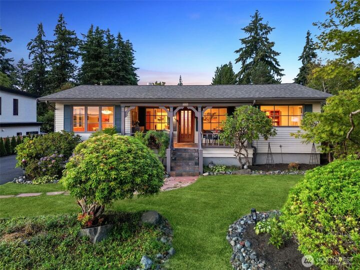 Property Photo: 916 18th Avenue W WA 98033