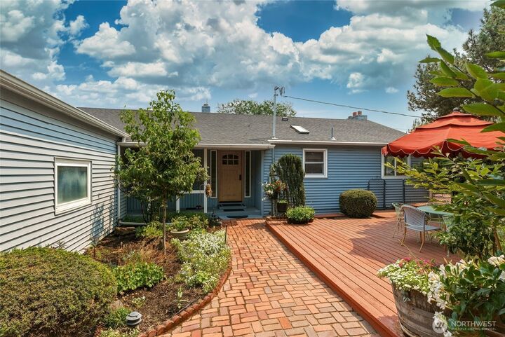 Property Photo:  1929  School Avenue  WA 99362 