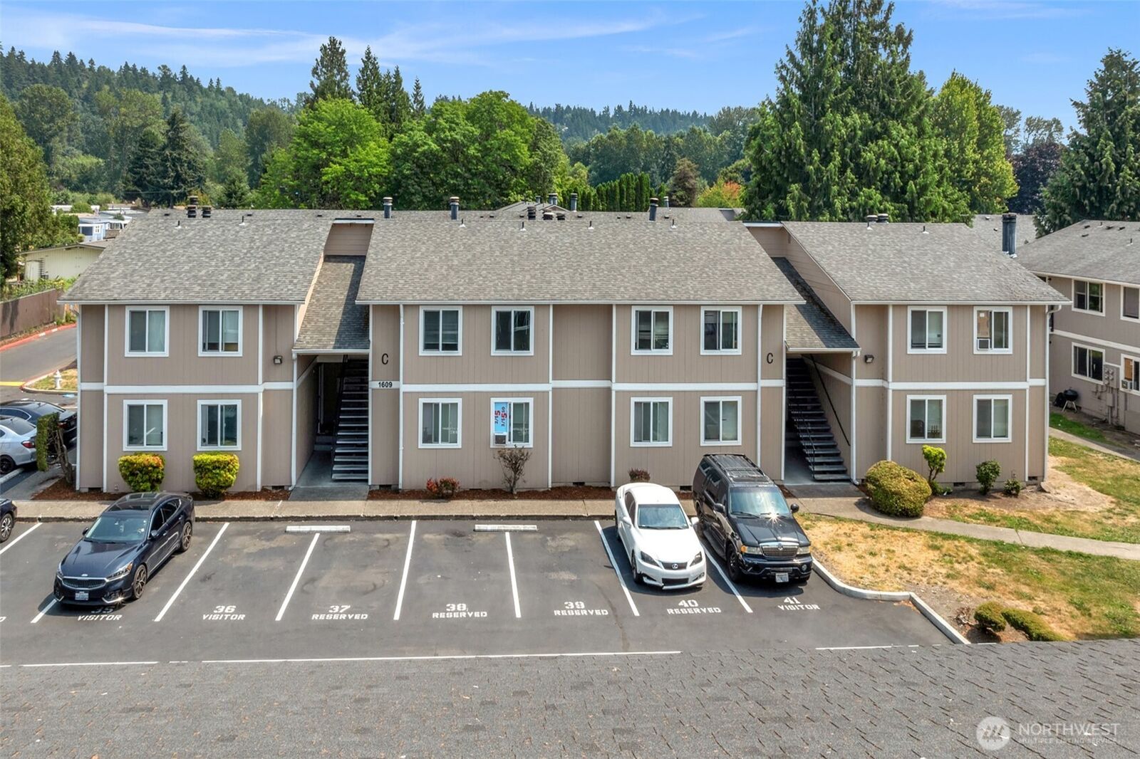 Property Photo: 1609 Maple Lane C1-C8 WA 98030