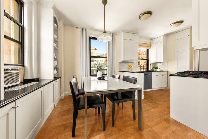 Property Photo:  174 W 76th Street 11J  NY 10023 