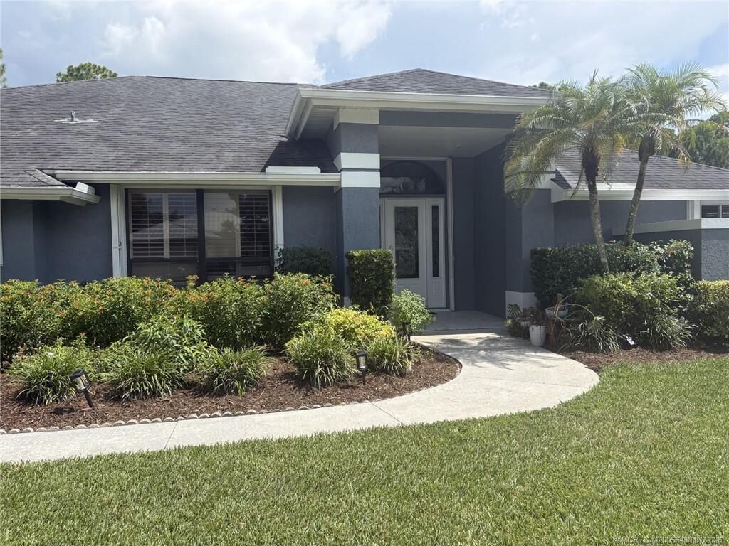 Property Photo: 672 SE Pin Oak Terrace FL 34997