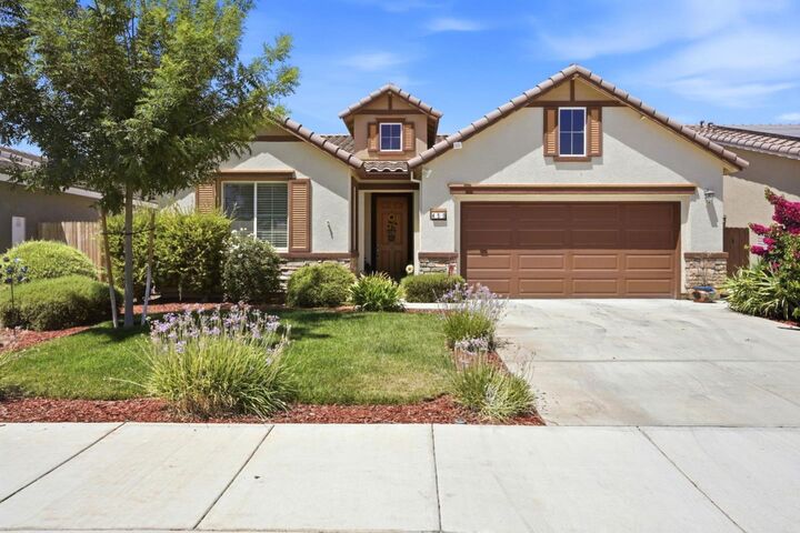 Property Photo:  450 Amabile Drive  CA 93635 
