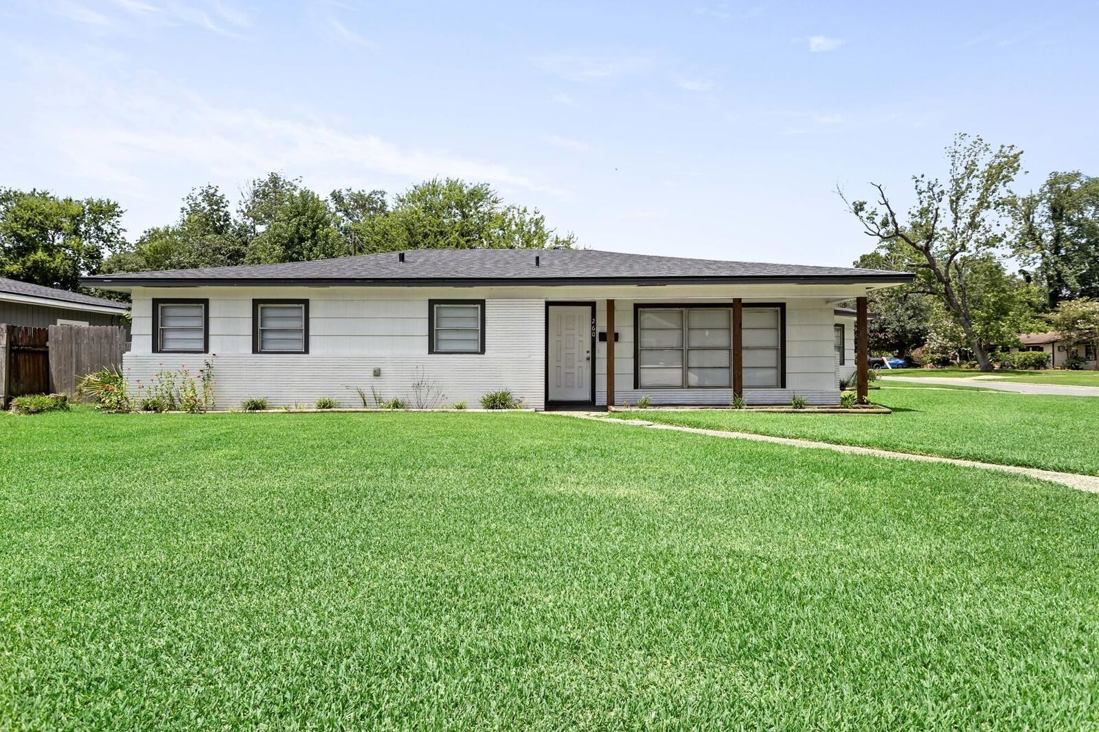 Property Photo:  260 Canterbury  TX 77707 