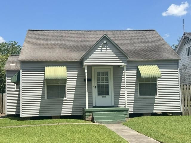 Property Photo: 1202 17th St. TX 77630