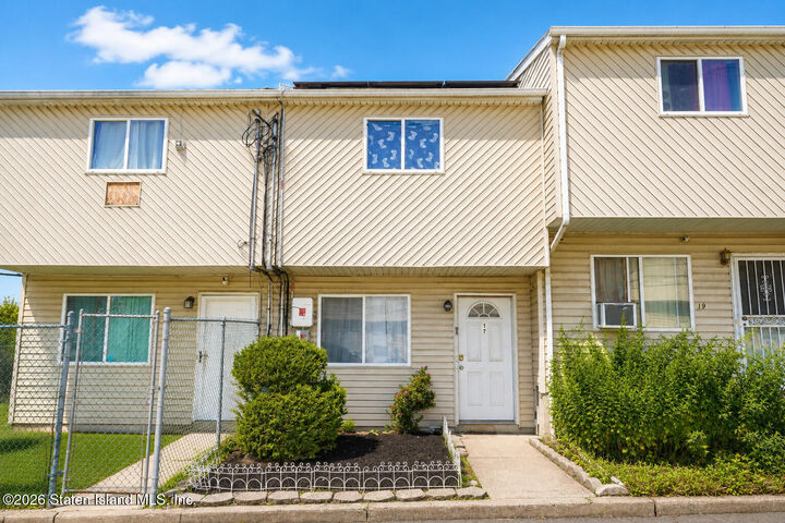 Property Photo:  17 Betty Court  NY 10303 