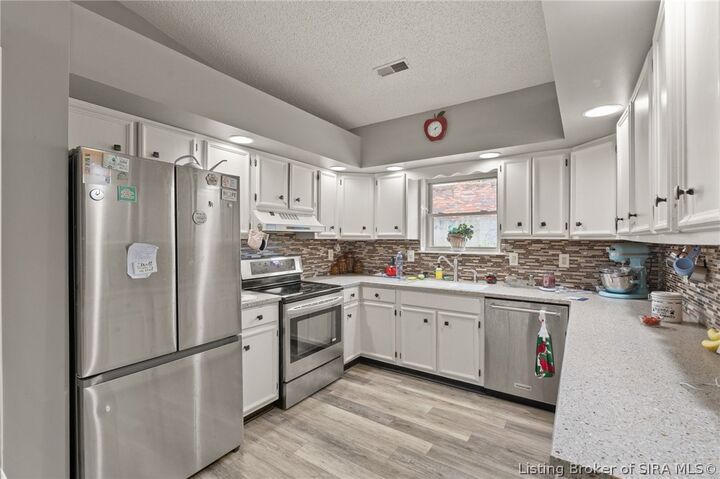 Property Photo: 3018 Pebble Brook IN 47130