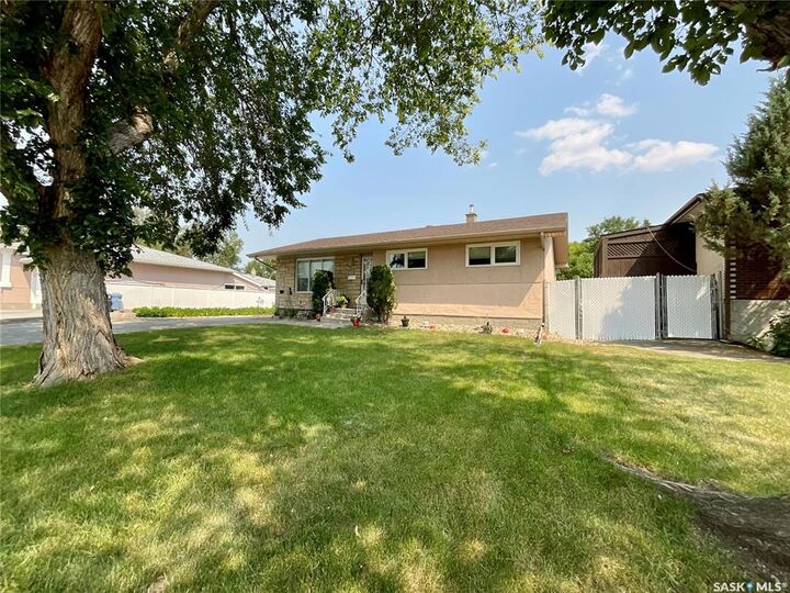 Property Photo:  131 Wells Street  SK S4R 6J2 