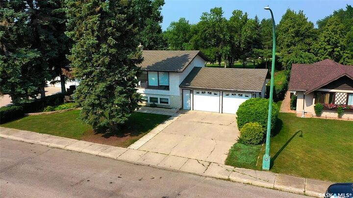 Property Photo:  12 Redfield Bay  SK S3N 2P5 
