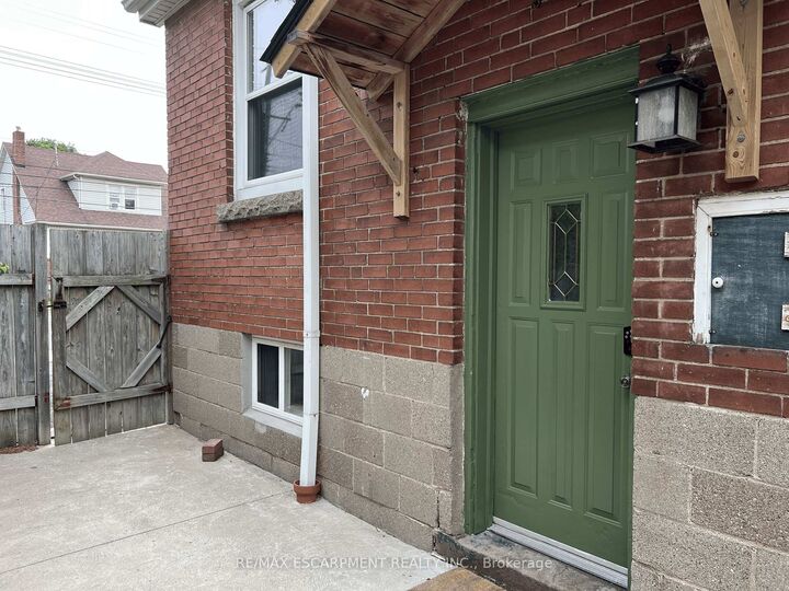 Property Photo: 4 Sunning Hill Avenue Lower ON L8T 4Z1