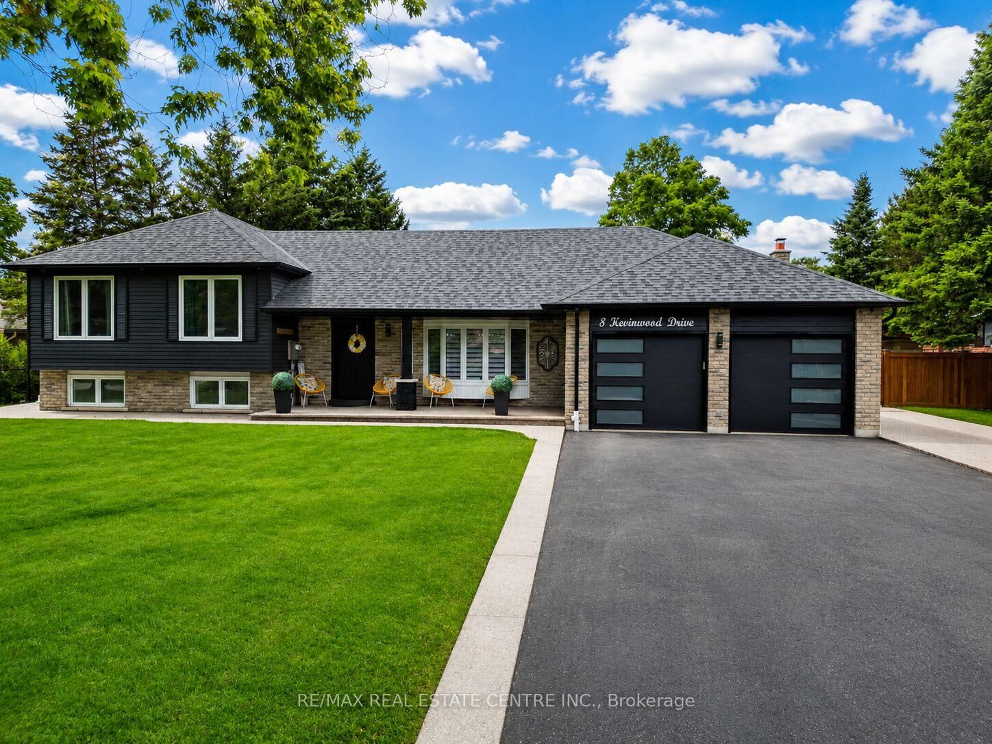 Property Photo: 8 Kevinwood Drive ON L7K 0Z1