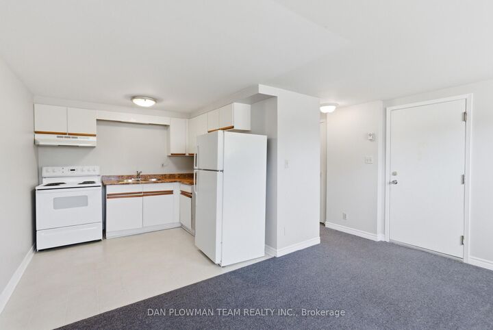 Property Photo:  176 Nassau Street 3  ON L1J 4A5 