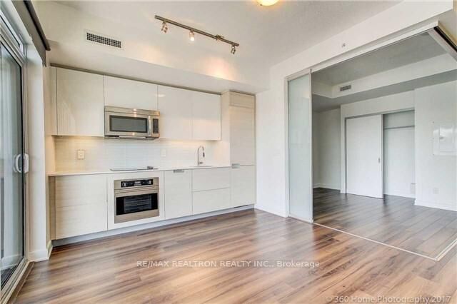 Property Photo:  210 Simcoe Street 2110  ON M5T 0A9 